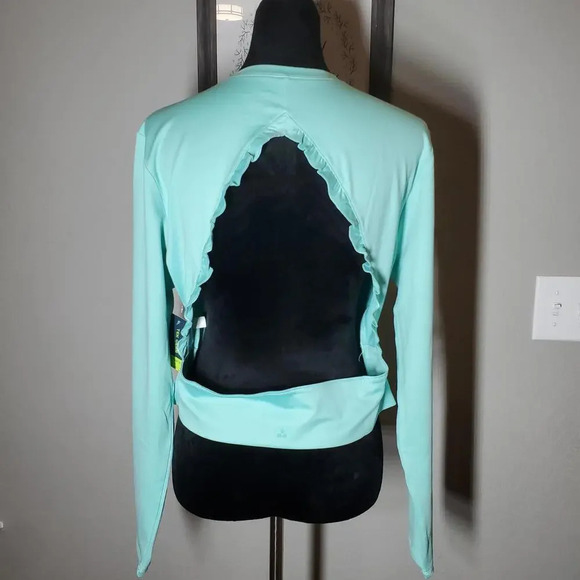 NWT Tek Gear Women's Ruffle Cutout Crop Tee Size XL Shy Green - Picture 4 of 15